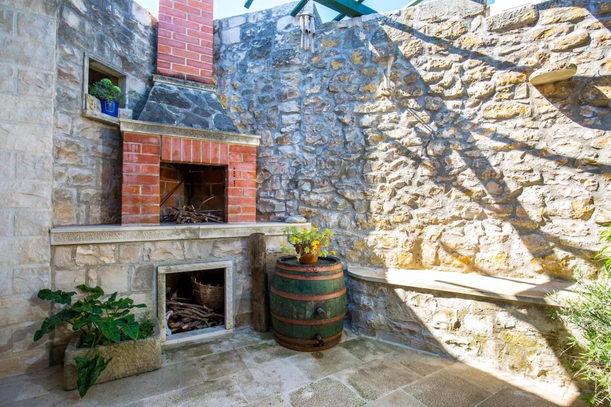 Visilo Stone House *